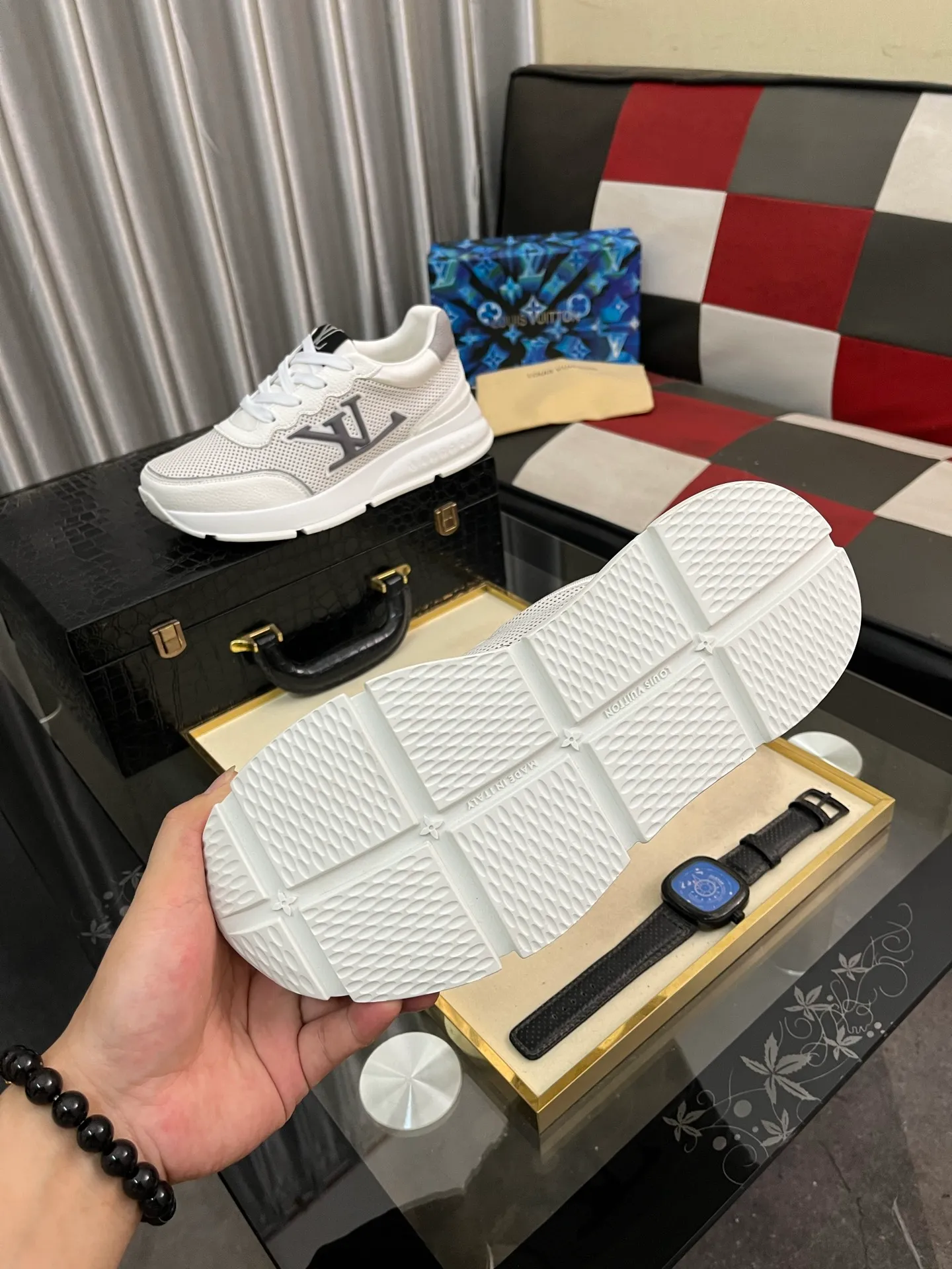 Men's shoes 💰440⌚️⌚️【LOUlS VUlTTON】Louis Vuitton ~ unique and casual style. LV counter purchasing 🏃casual shoes😍😍 are on sale at the men's counter at the same time. Italian imported brands select top-layer Italian cowhide. 🐑Sheepskin lining (refuses to discolor and rub feet) Sole: Original sole specially provided by the original factory 🎬Better in kind Code number: 38-446⃣️Color selection